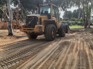 ראשון לציון - הכנת תשתית ביער ליד קניון הזהב להקמת גן שעשועים